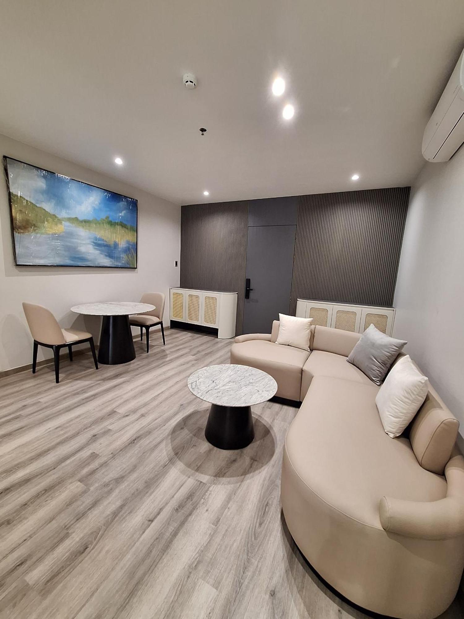 Mcgallery Art - Lucky Suite's & * TP. Hồ Chí Minh